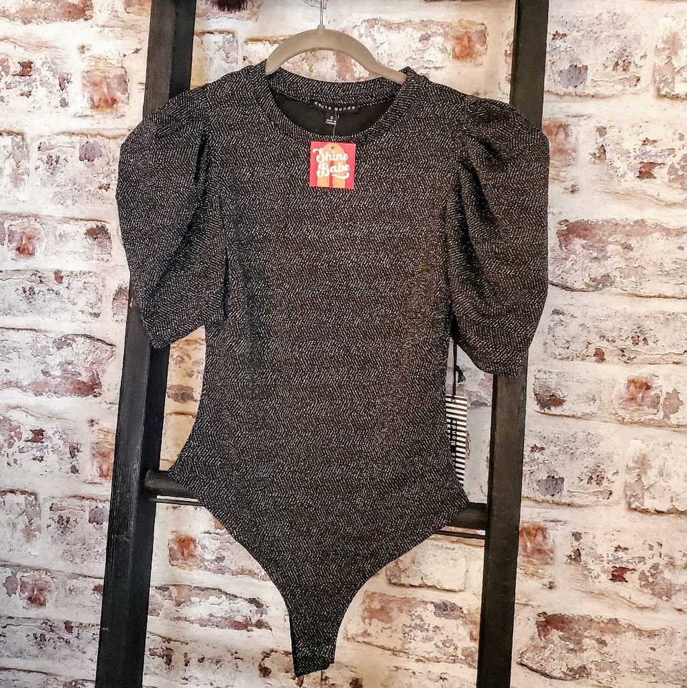 Black and silver bodysuit 😘